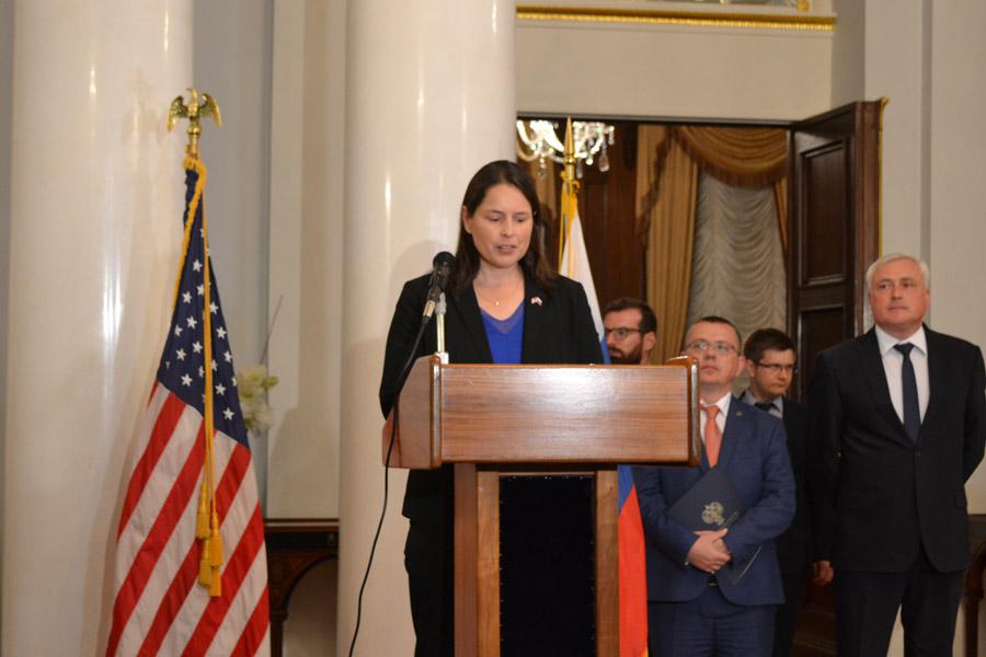 2019-09-18-peredacha-documentov-usa-04.jpg
