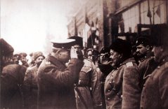 Главнокомандующий Вооружёнными силами Юга России А. И. Деникин и английский генерал Ф. Пуль. Ноябрь 1919 года