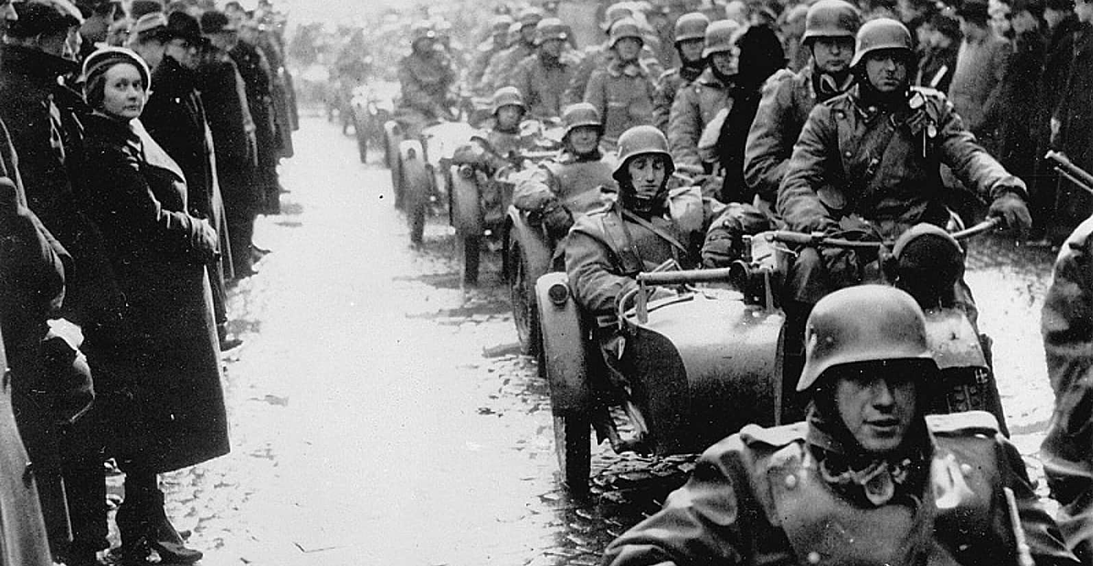 Немецкие моторизованные подразделения в Праге. Март 1939 года